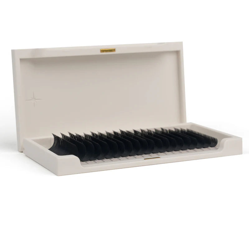 Everything Lashes .03mm (Light Heart)
